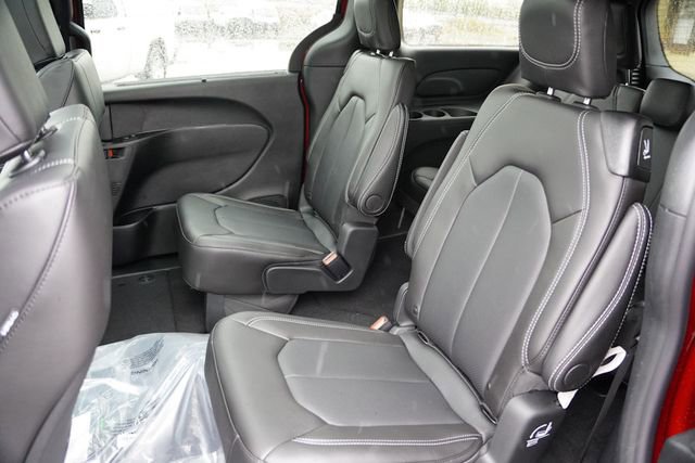 New 2026 Chrysler Pacifica Select image 11
