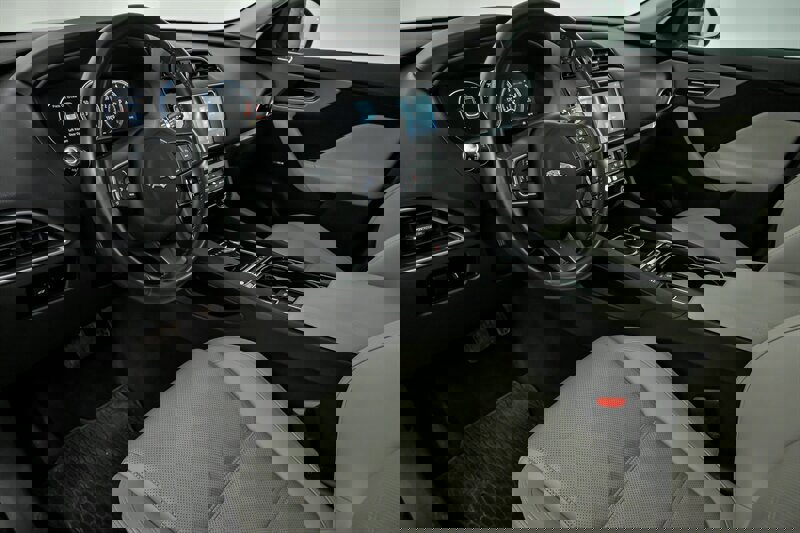 Used 2017 Jaguar F-PACE Prestige image 17