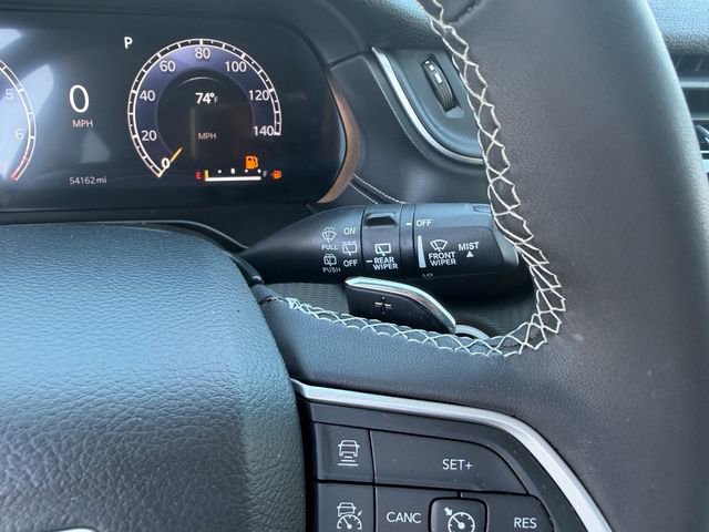 Used 2023 Jeep Grand Cherokee Laredo AWD/4WD image 18