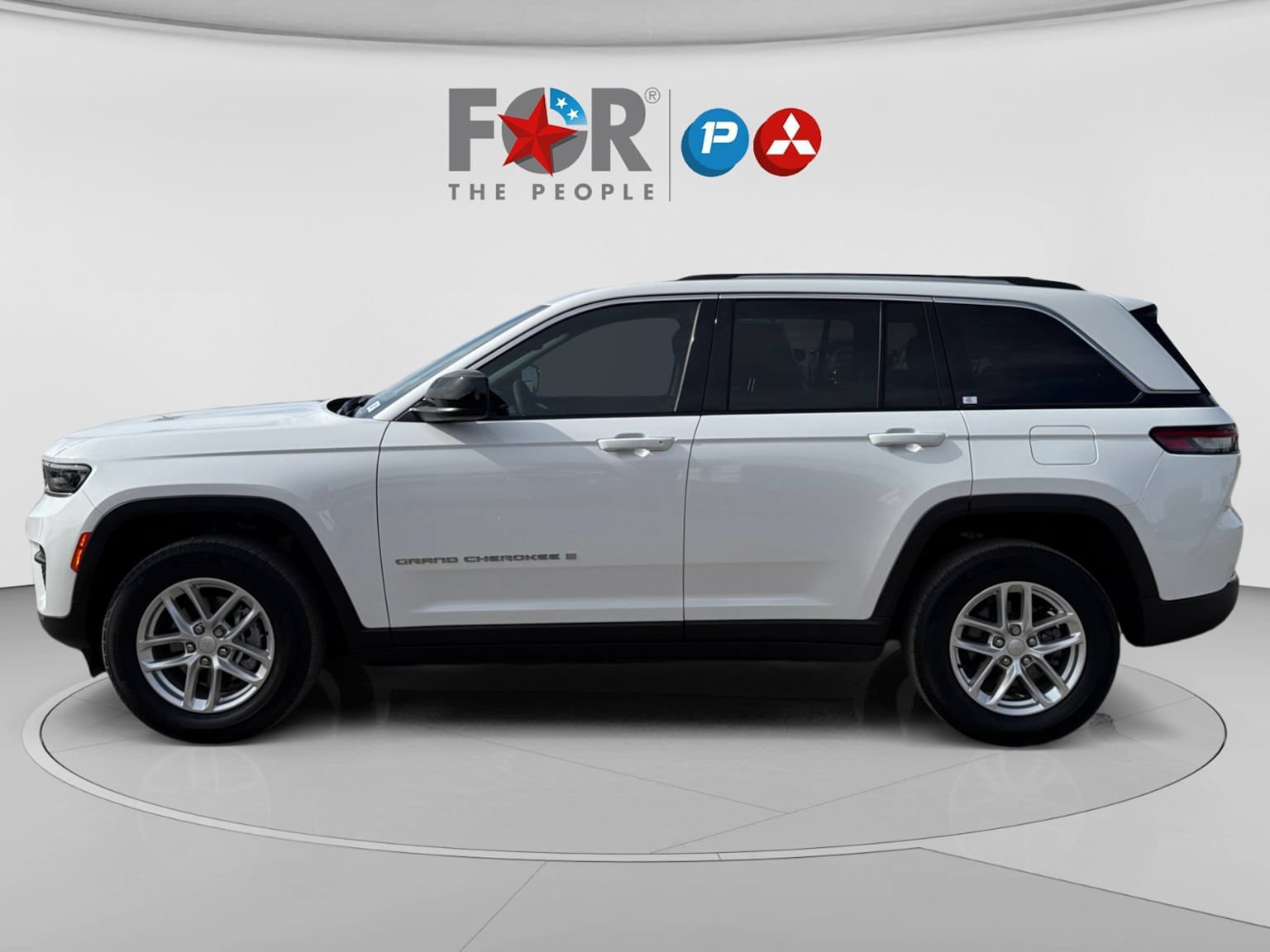 Used 2023 Jeep Grand Cherokee Laredo w/ Luxury Tech Group I RWD image 23