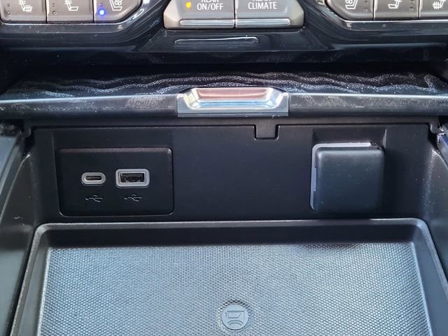 Used 2023 GMC Yukon Denali image 13