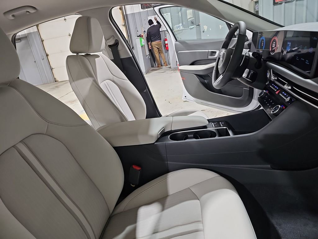 New 2026 Hyundai Sonata SEL AWD/4WD image 10