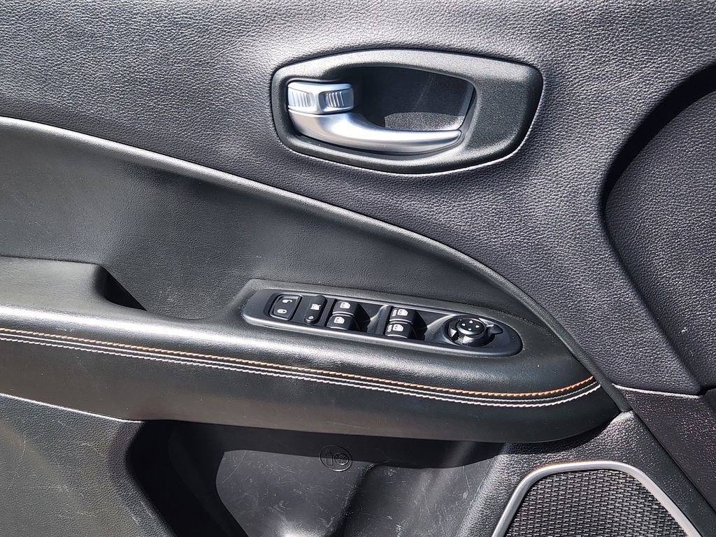 Used 2018 Jeep Compass Latitude w/ Popular Equipment Group image 14