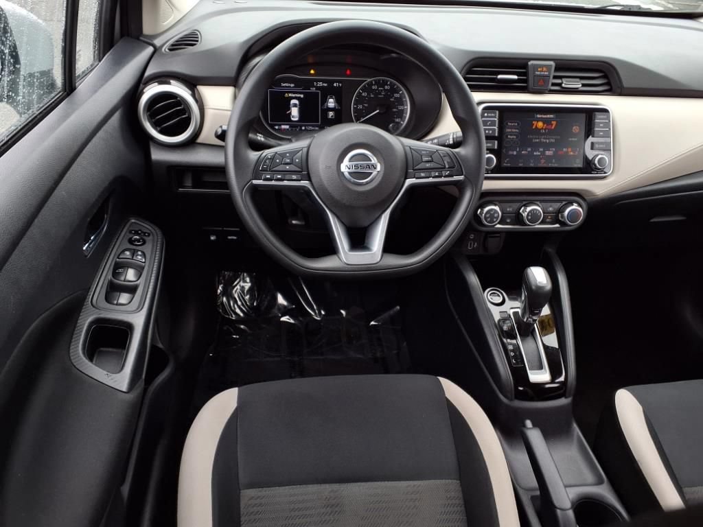 Used 2021 Nissan Versa SV FWD image 8