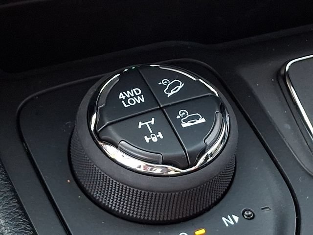 Used 2022 Jeep Cherokee Trailhawk AWD/4WD image 23
