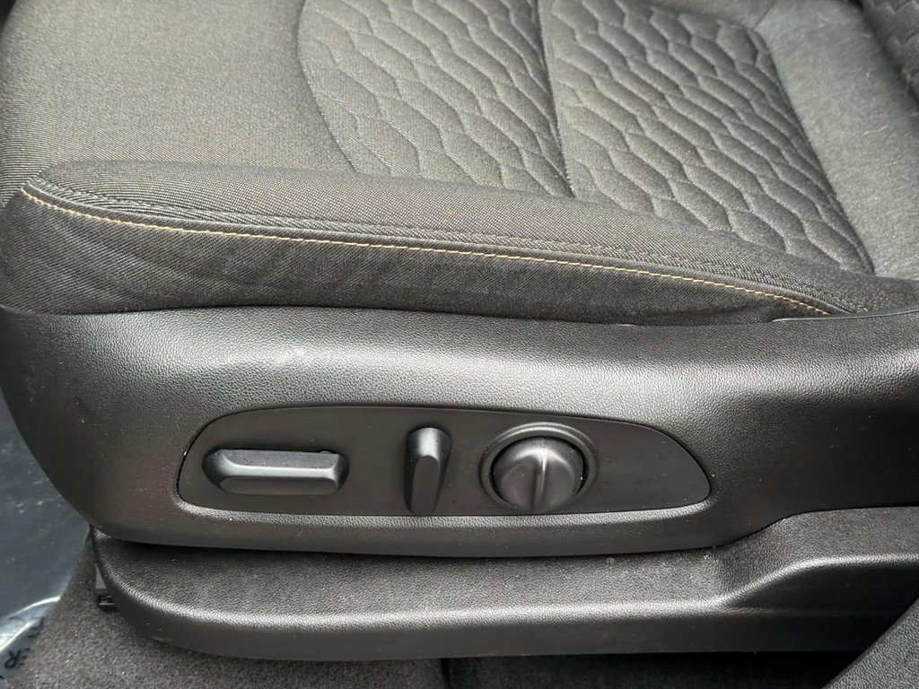Used 2019 Chevrolet Equinox LT FWD image 19