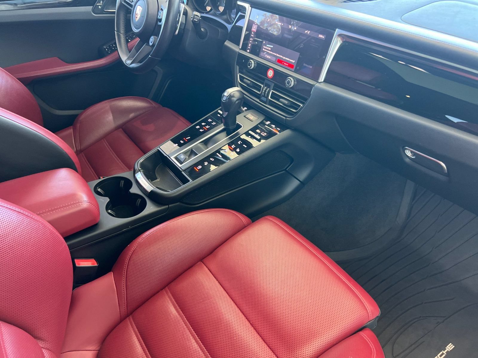 Certified 2023 Porsche Macan Turbo AWD/4WD image 15