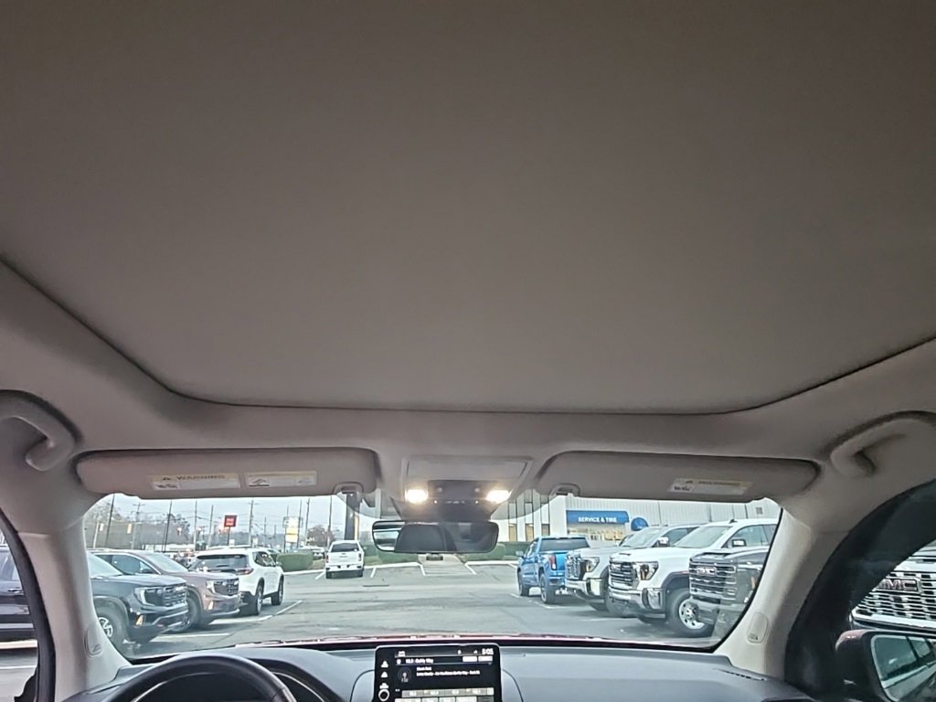 Used 2025 Honda Pilot Elite image 18