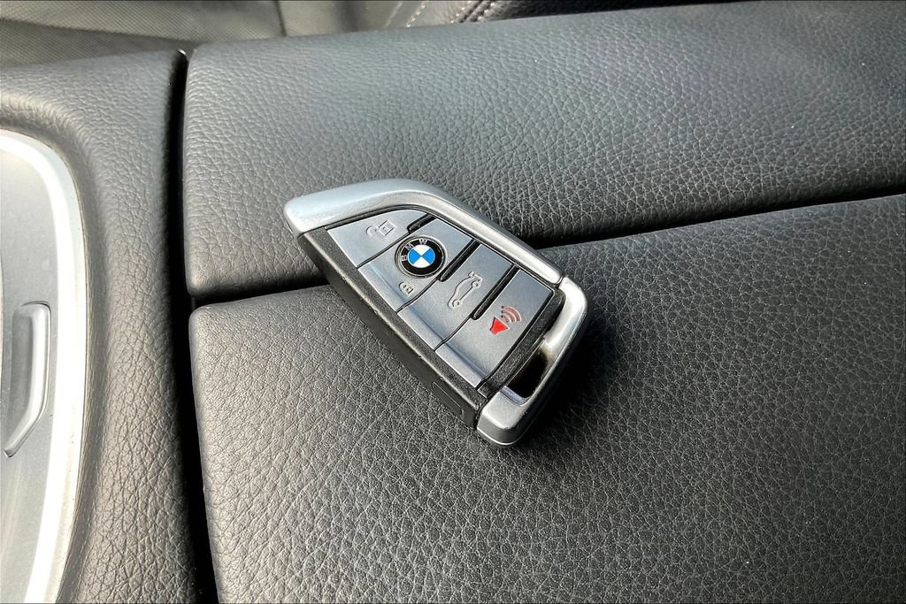 Used 2020 BMW 745e xDrive AWD/4WD image 33
