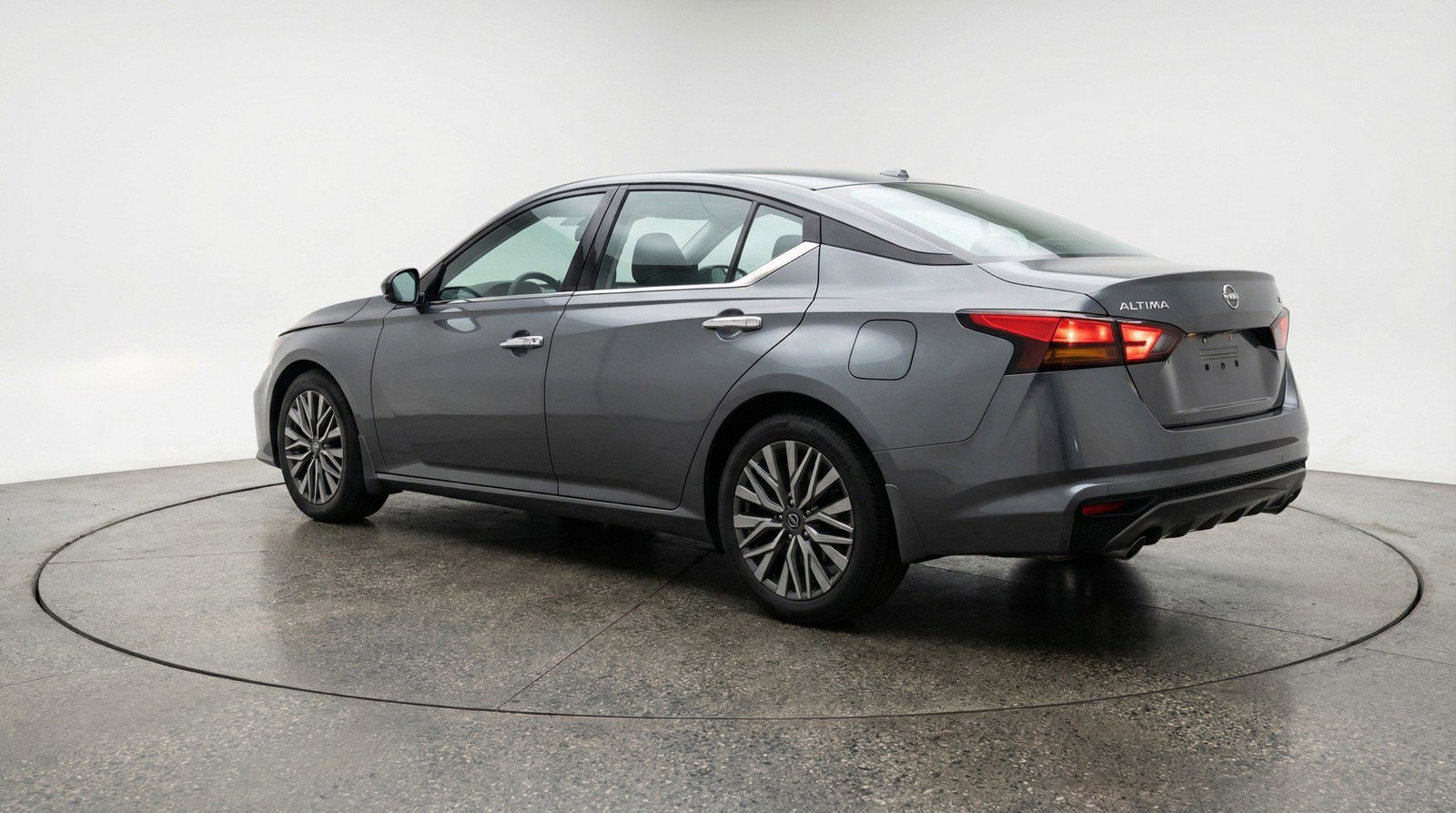 Used 2025 Nissan Altima 2.5 SV image 6