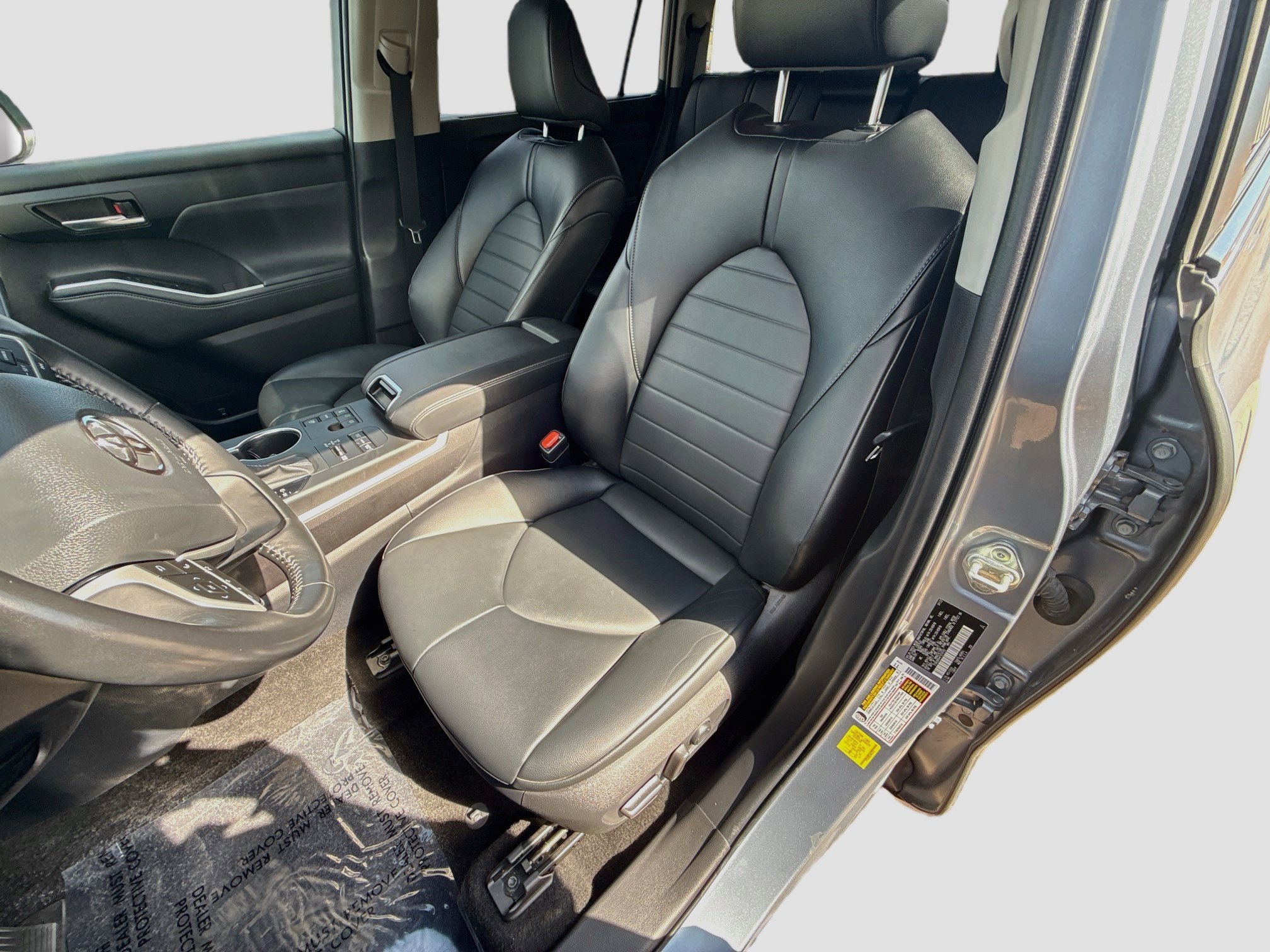 Used 2023 Toyota Highlander XLE AWD/4WD image 13