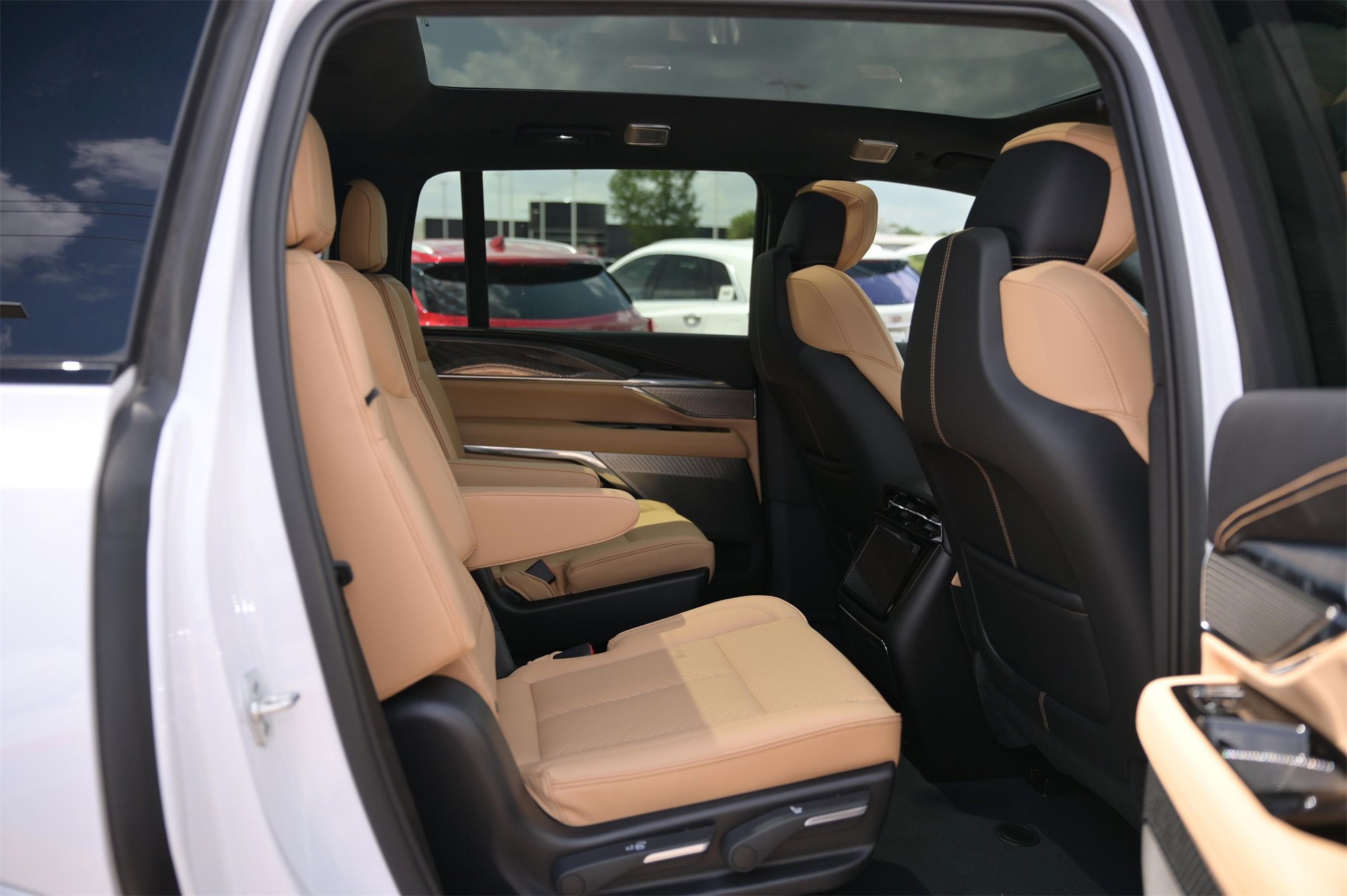 New 2025 Cadillac Escalade IQ Luxury 2 image 22