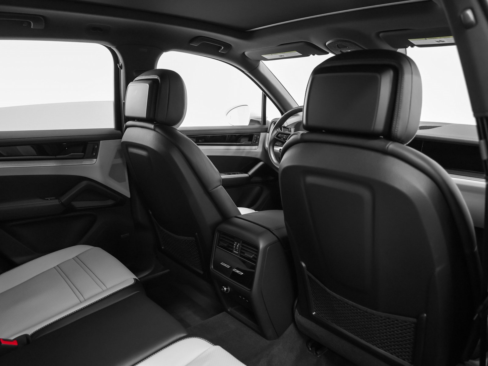 Used 2024 Porsche Cayenne image 22