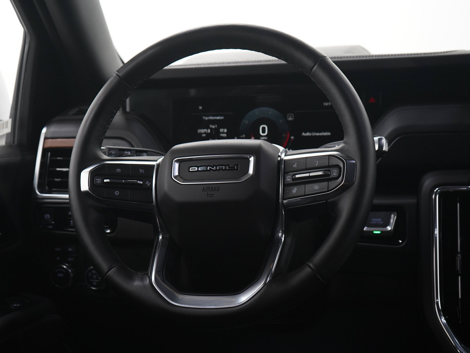 Used 2025 GMC Yukon XL Denali AWD/4WD image 18