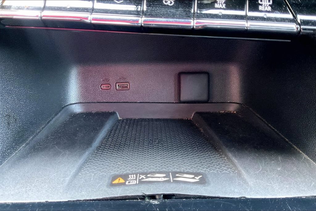 Used 2025 Chevrolet Traverse LT FWD image 31
