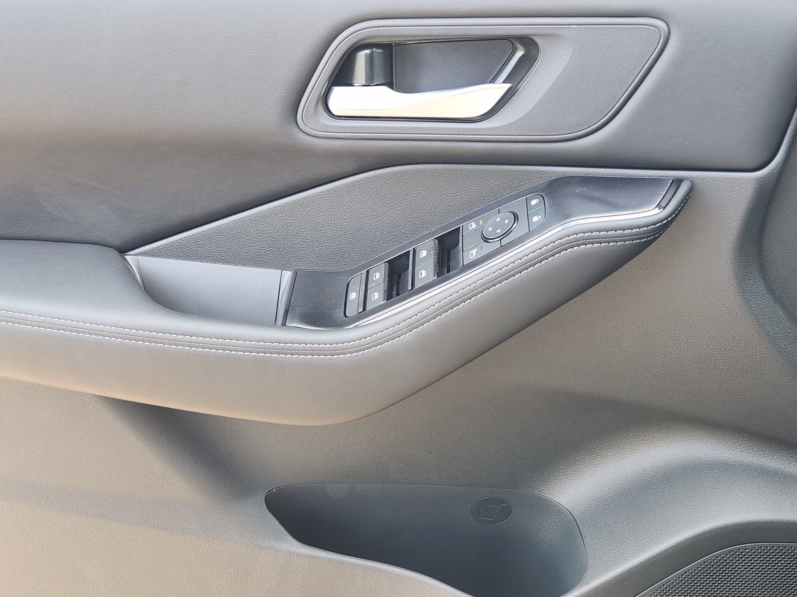 New 2026 Nissan Rogue SV image 18