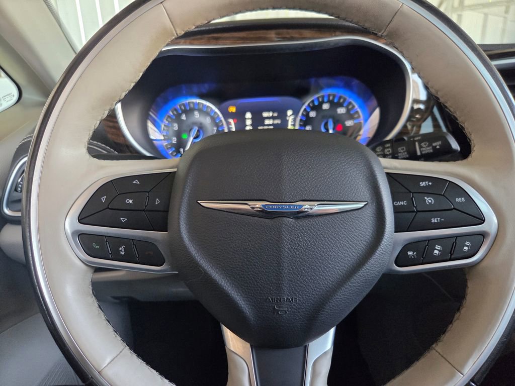 Used 2021 Chrysler Pacifica Limited AWD/4WD image 7