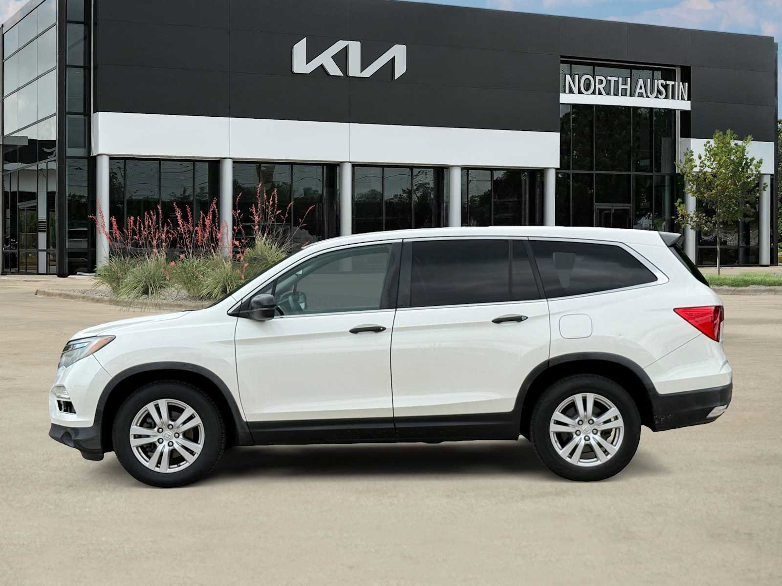 Used 2016 Honda Pilot LX image 4