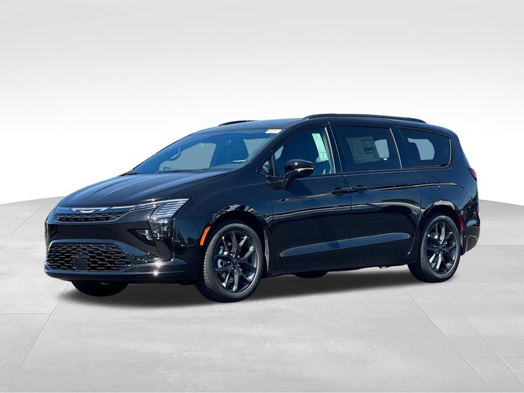 New 2027 Chrysler Pacifica Limited FWD image 3