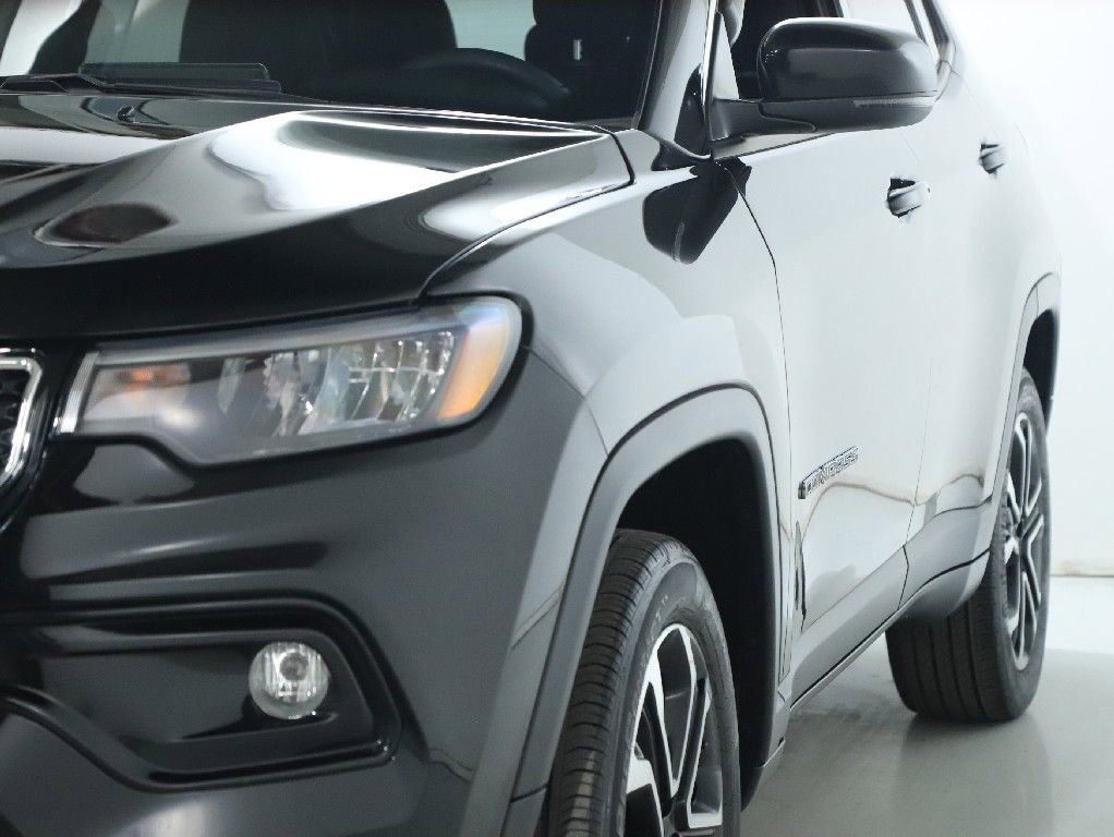 Used 2024 Jeep Compass Limited image 4