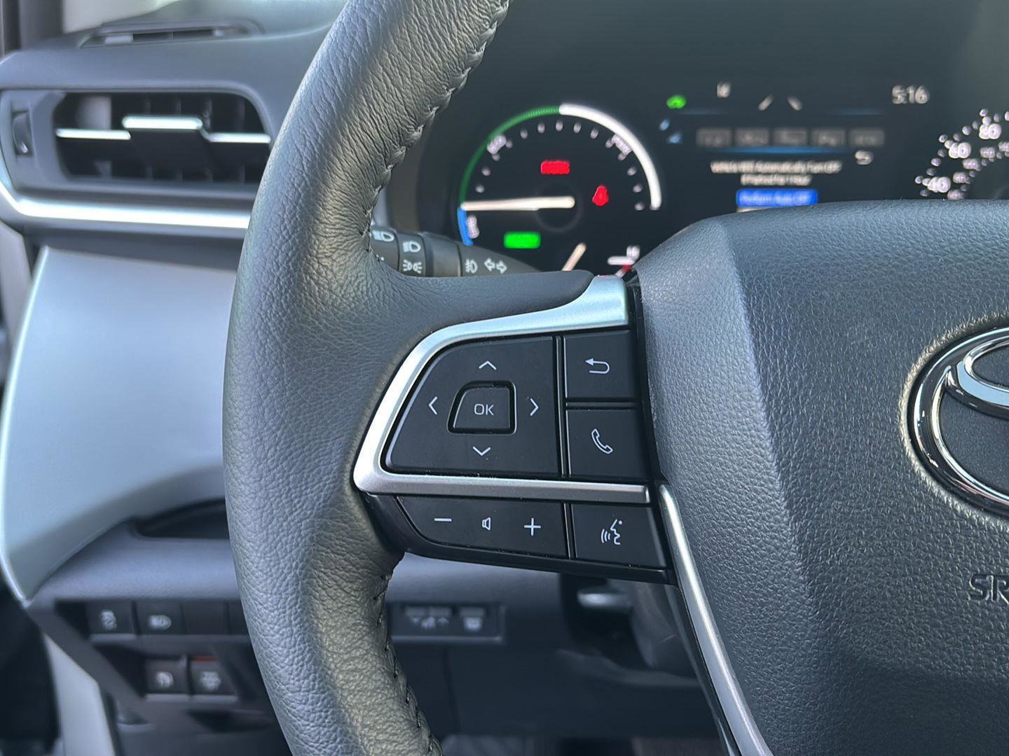 Used 2025 Toyota Sienna XLE w/ XLE Plus Package image 19