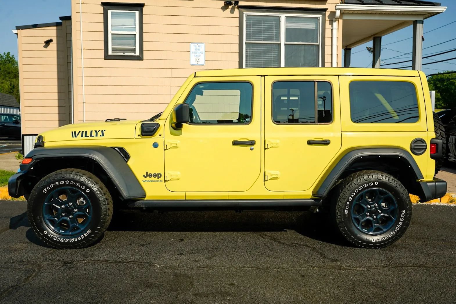 Used 2023 Jeep Wrangler Unlimited w/ Sun & Screen Package AWD/4WD image 8