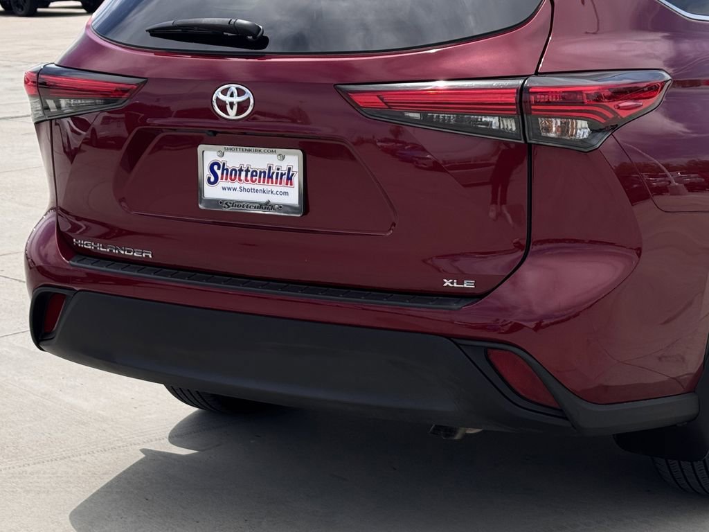 Used 2023 Toyota Highlander XLE image 6