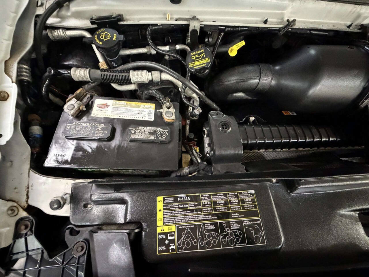Used 2010 Ford E-350 and Econoline 350 Extended Super Duty RWD image 21