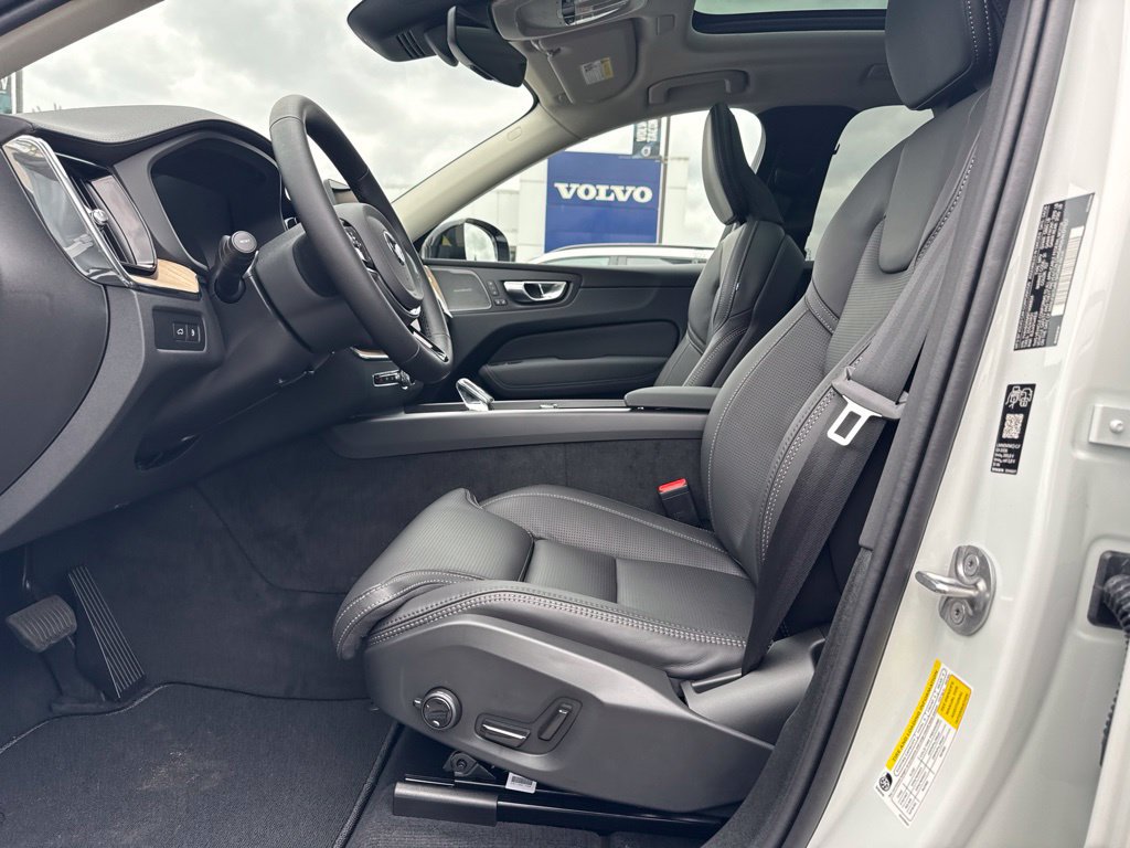 New 2026 Volvo XC60 T8 Ultra w/ Protection Package Premier AWD/4WD image 4