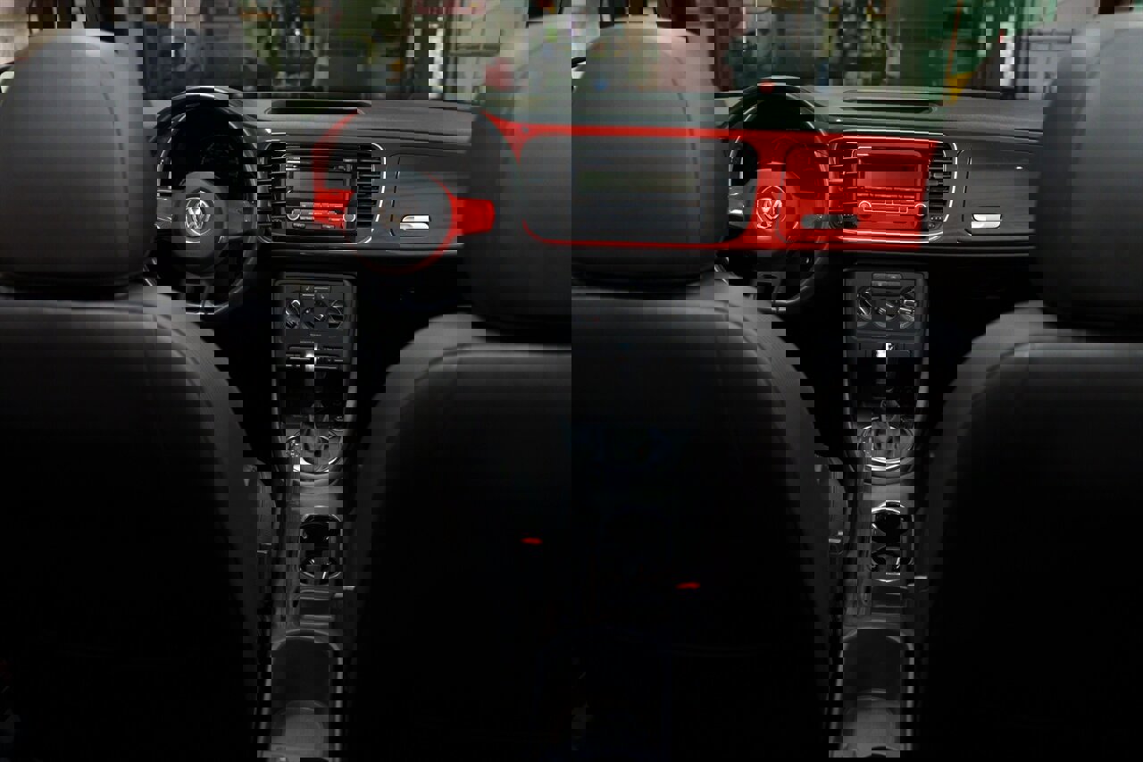 Used 2013 Volkswagen Beetle 2.5 image 24