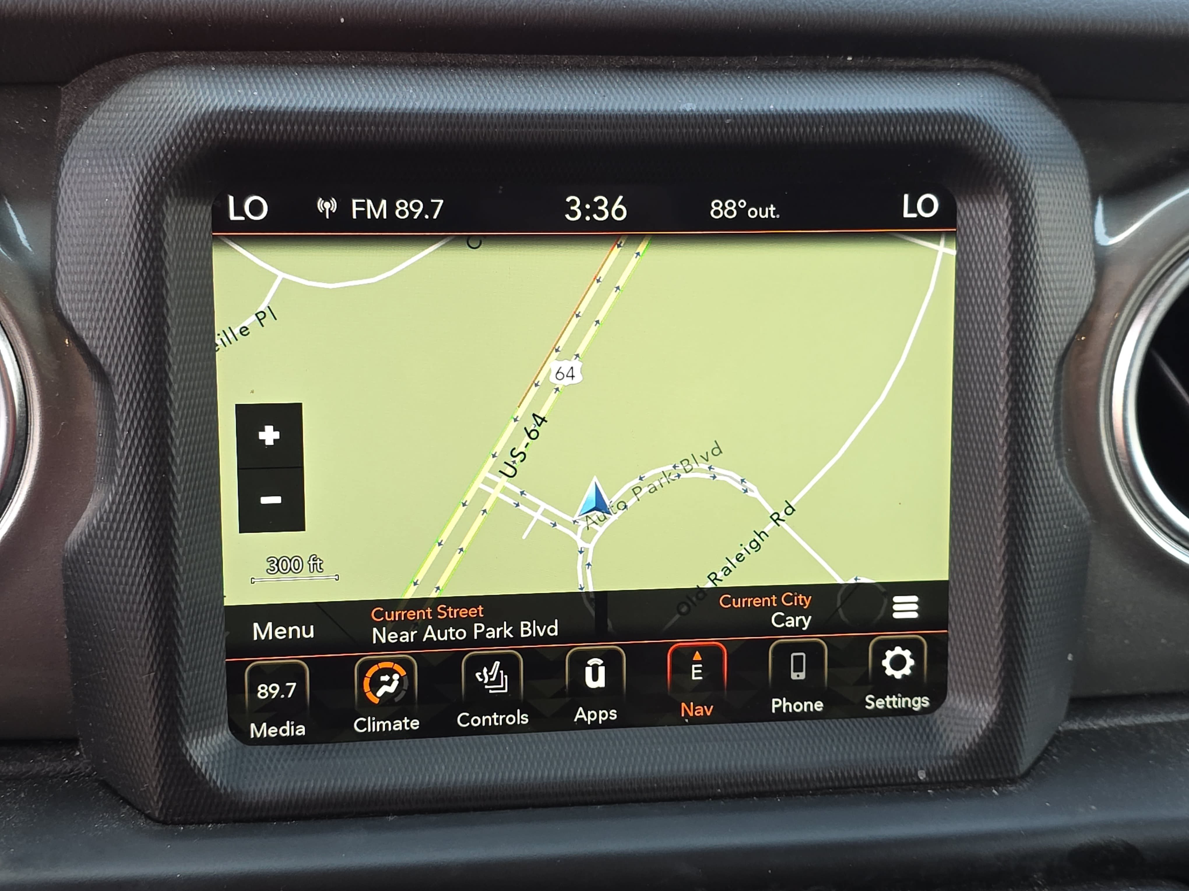 Used 2022 Jeep Wrangler Unlimited Sahara w/ Cold Weather Group AWD/4WD image 19