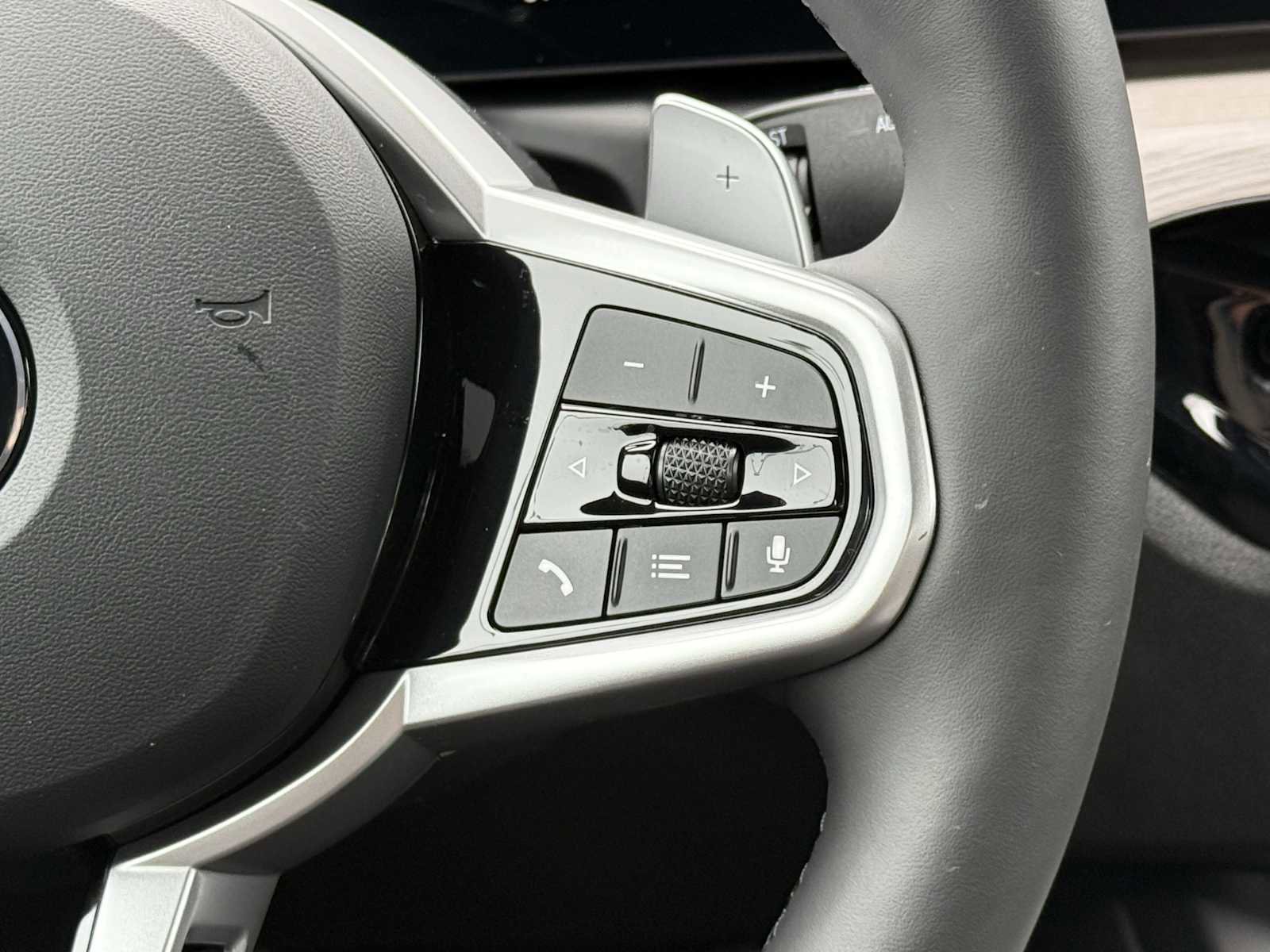 New 2026 BMW 330i xDrive xDrive w/ M Sport Package image 18