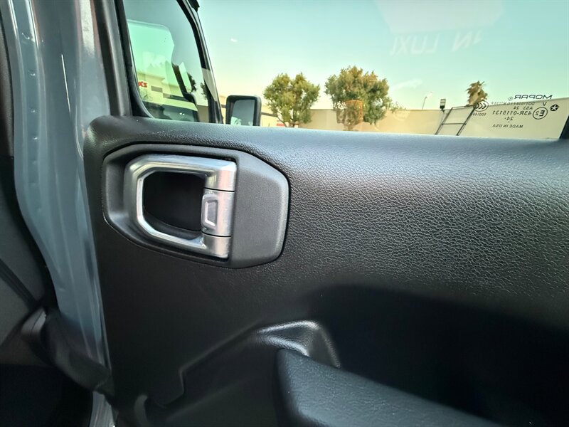 Used 2025 Jeep Wrangler Unlimited Sport AWD/4WD image 33