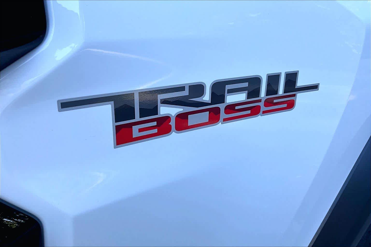 Used 2025 Chevrolet Colorado Trail Boss AWD/4WD image 10