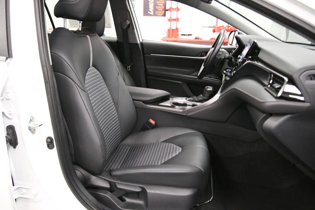 Certified 2024 Toyota Camry SE image 24