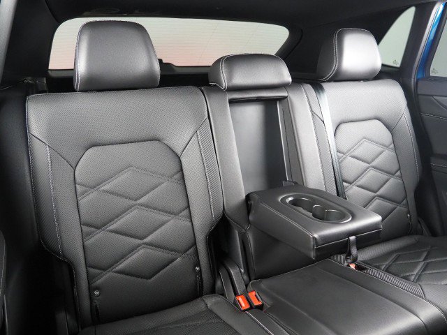 Used 2024 Volkswagen Atlas SE w/ Technology Package image 16