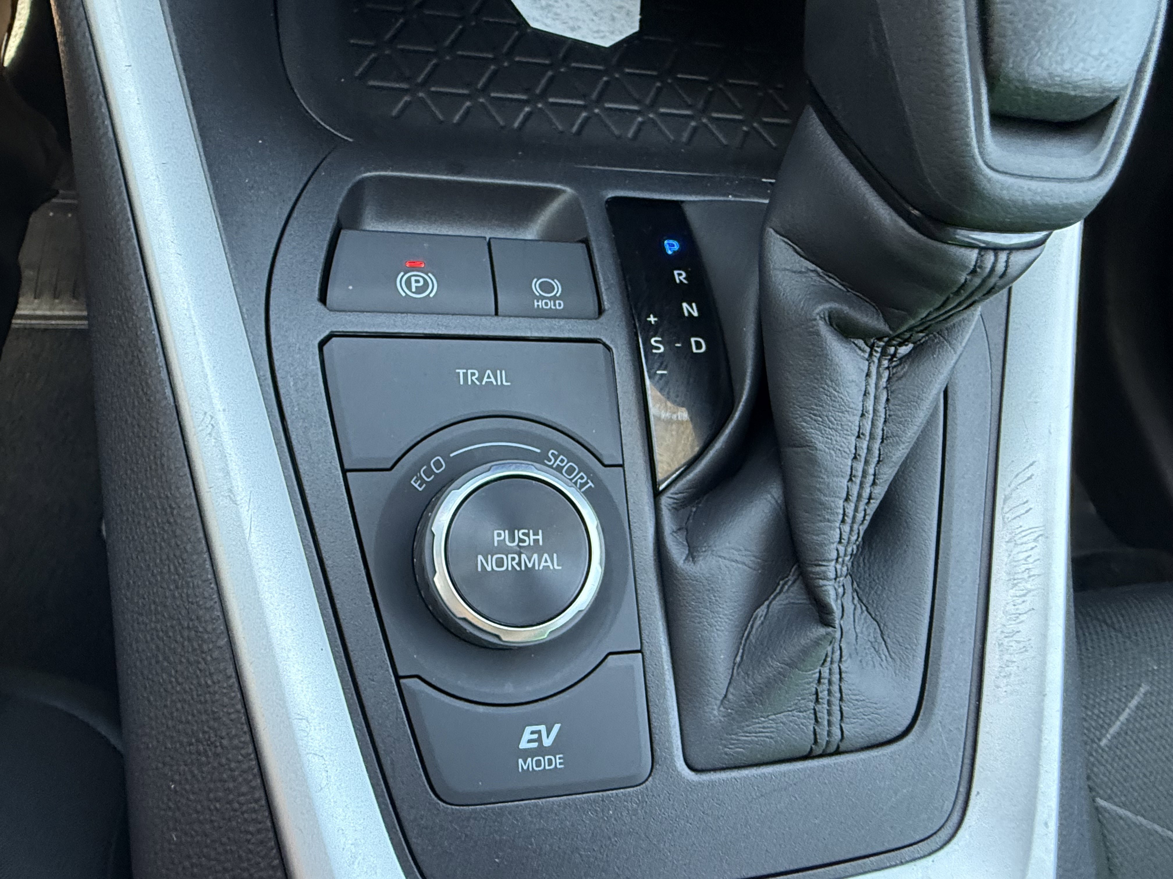 Certified 2025 Toyota RAV4 XLE image 27