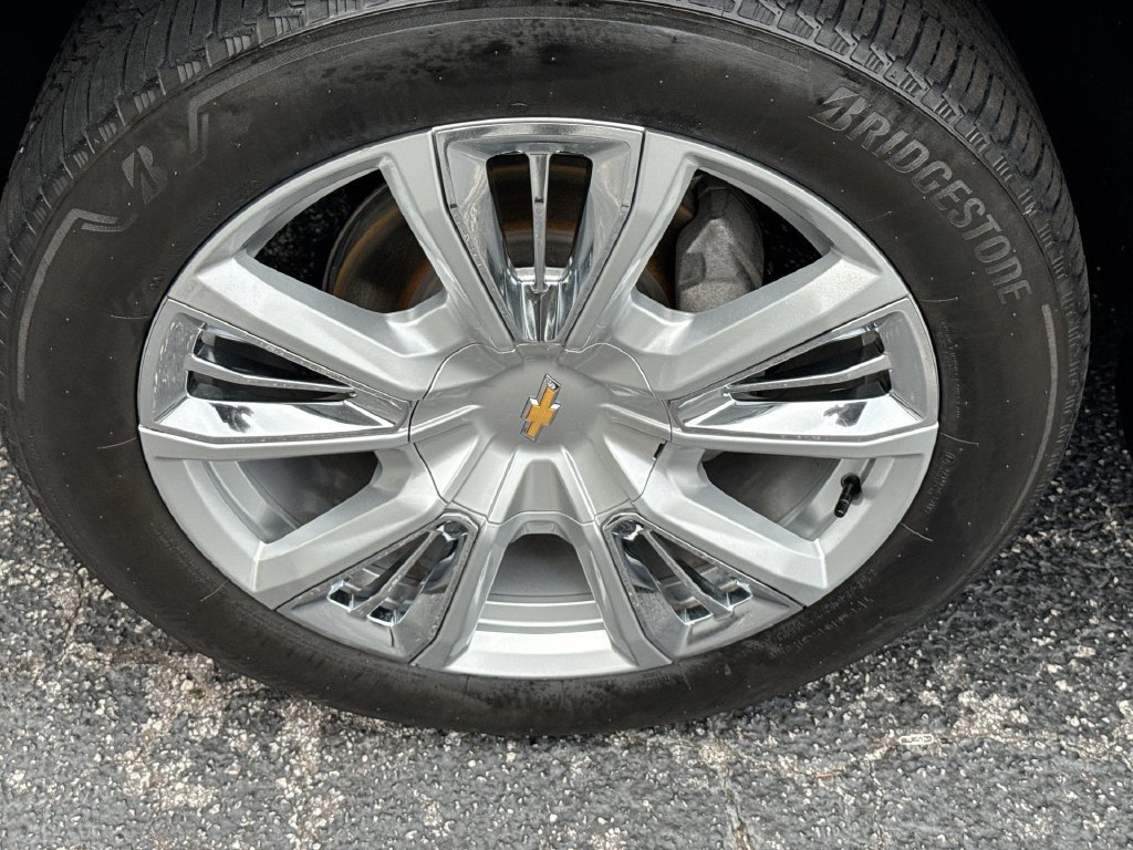 Used 2024 Chevrolet Suburban High Country AWD/4WD image 12