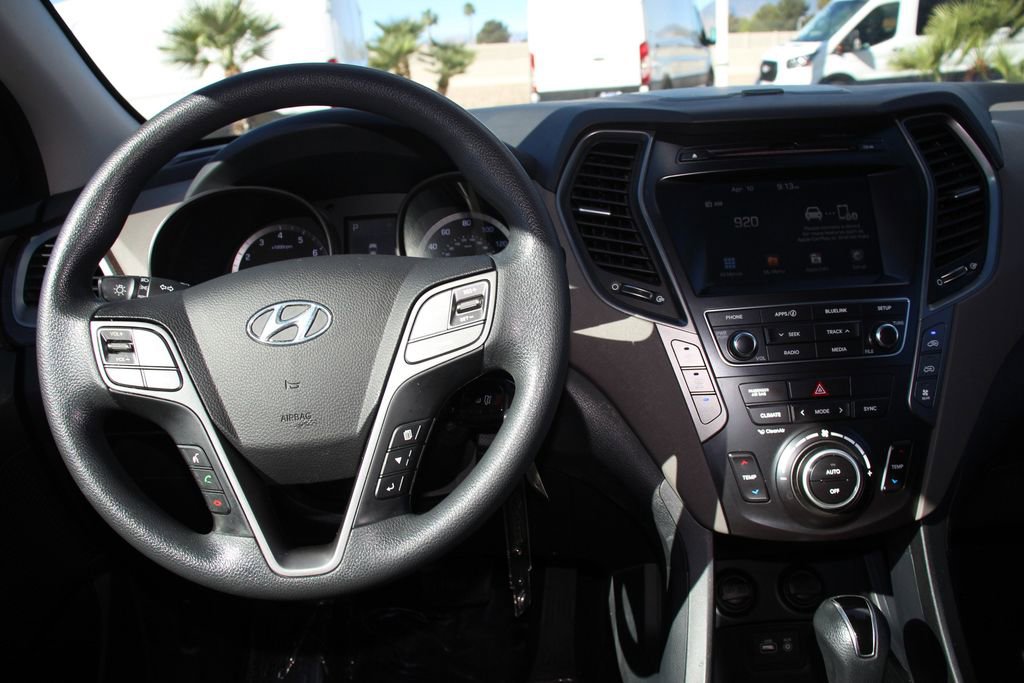 Used 2018 Hyundai Santa Fe SE FWD image 17