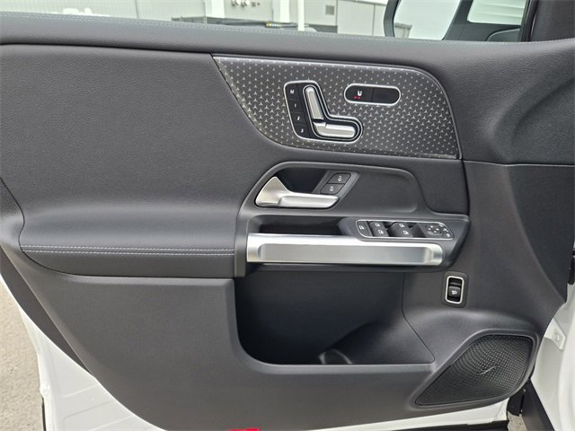 Used 2024 Mercedes-Benz EQB 300 300 image 18
