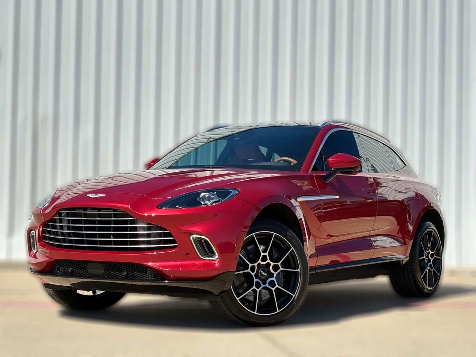 Used 2021 Aston Martin DBX AWD/4WD image 2