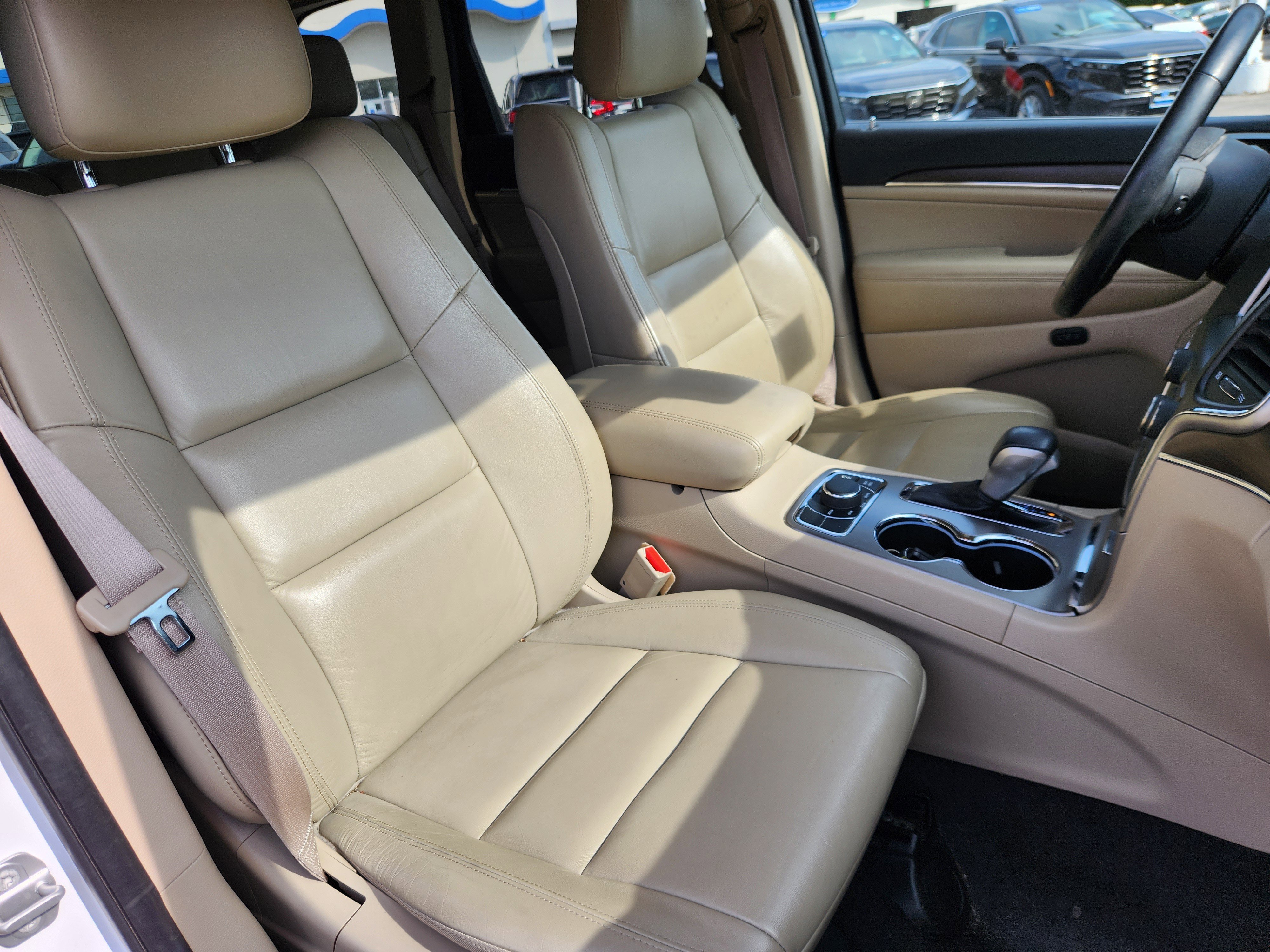Used 2018 Jeep Grand Cherokee Limited AWD/4WD image 14