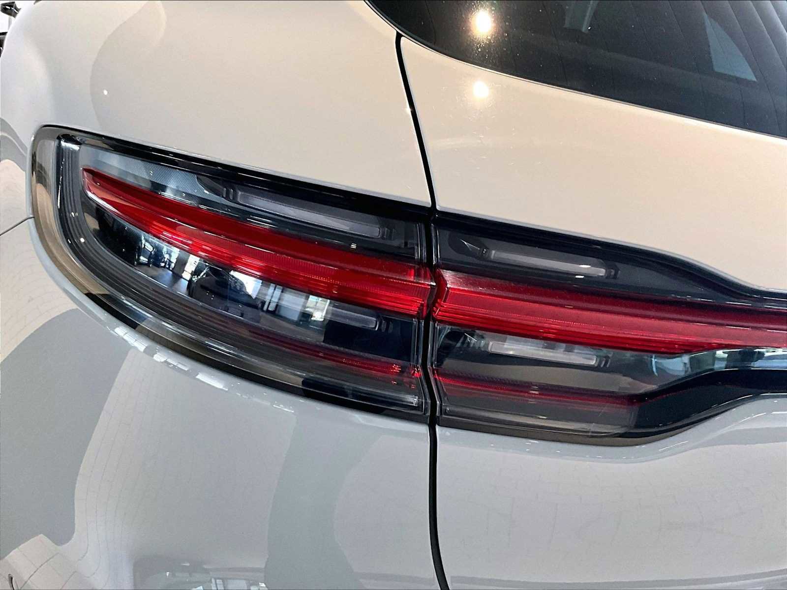 Used 2025 Porsche Macan image 34