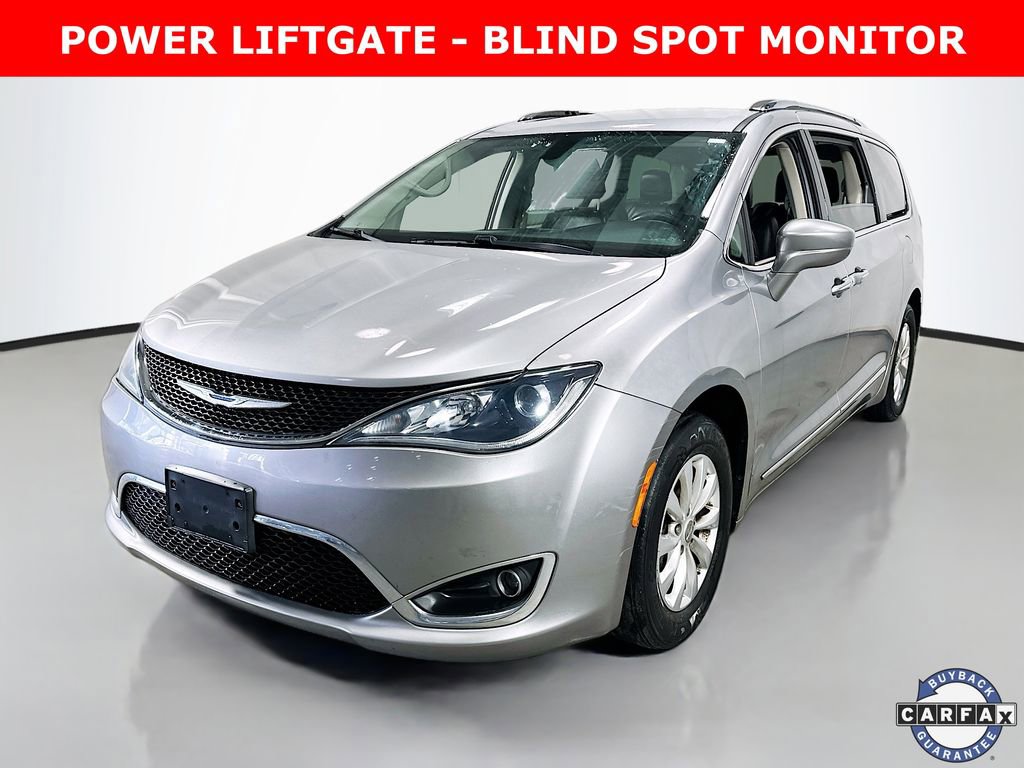Used 2018 Chrysler Pacifica Touring-L image 2