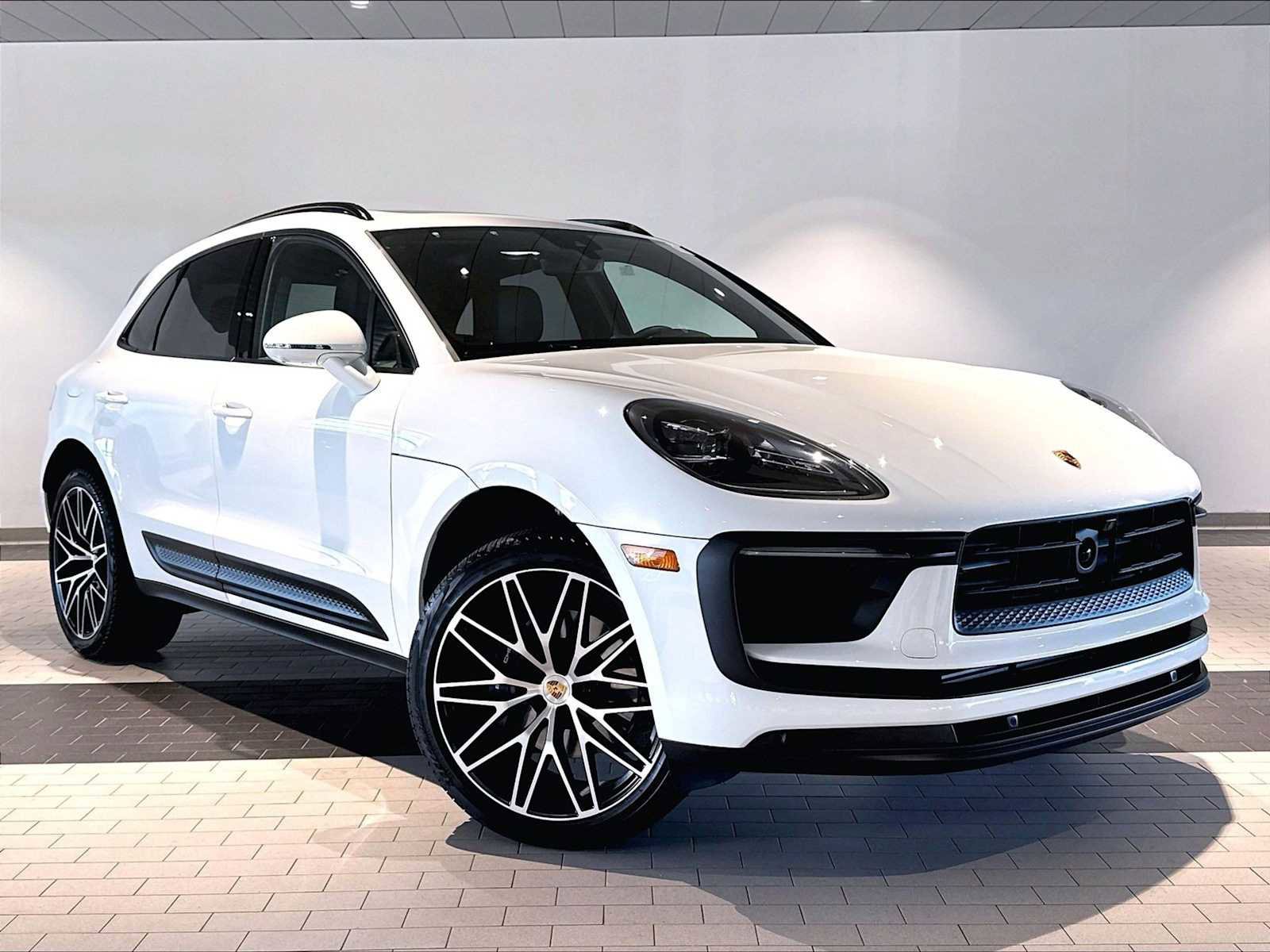 Used 2026 Porsche Macan AWD/4WD image 12