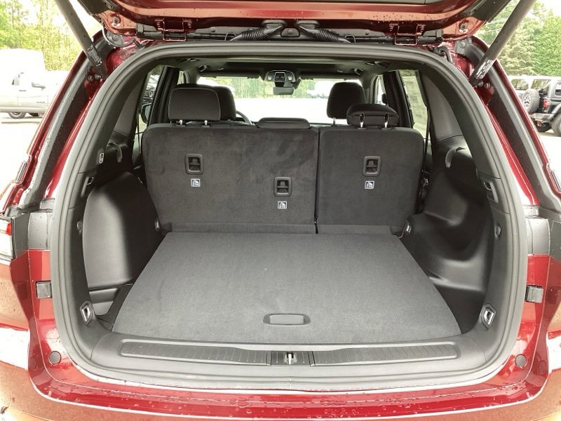 New 2025 Jeep Grand Cherokee Laredo w/ Luxury Tech Group I image 16