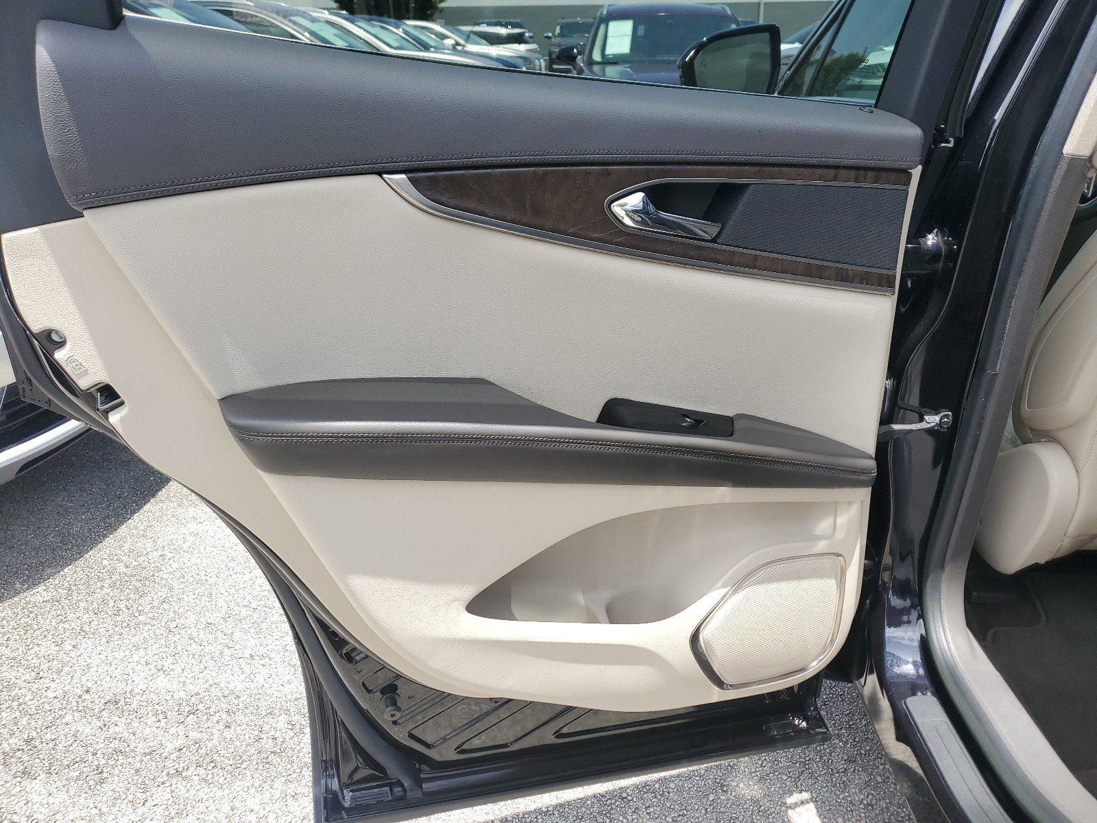 Used 2019 Lincoln Nautilus Select image 12