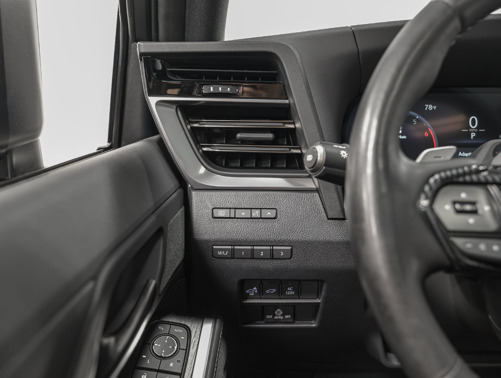Used 2025 Lexus GX 550 w/ Accessory Package (2T) AWD/4WD image 18