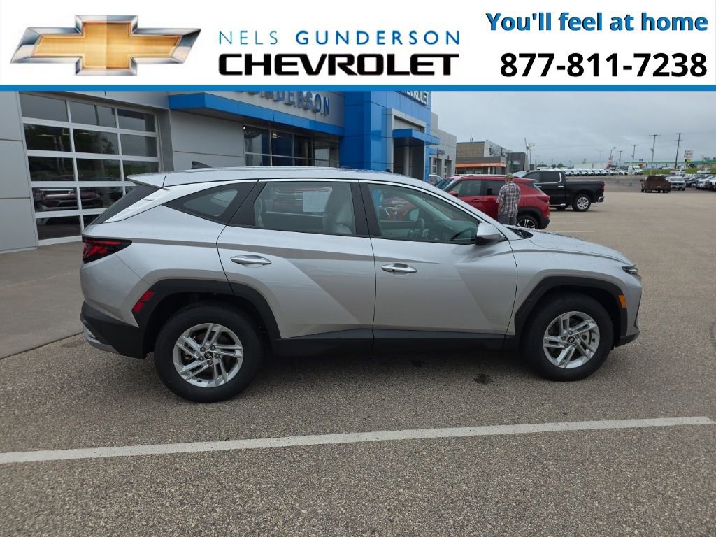 Used 2025 Hyundai Tucson SE AWD/4WD image 8