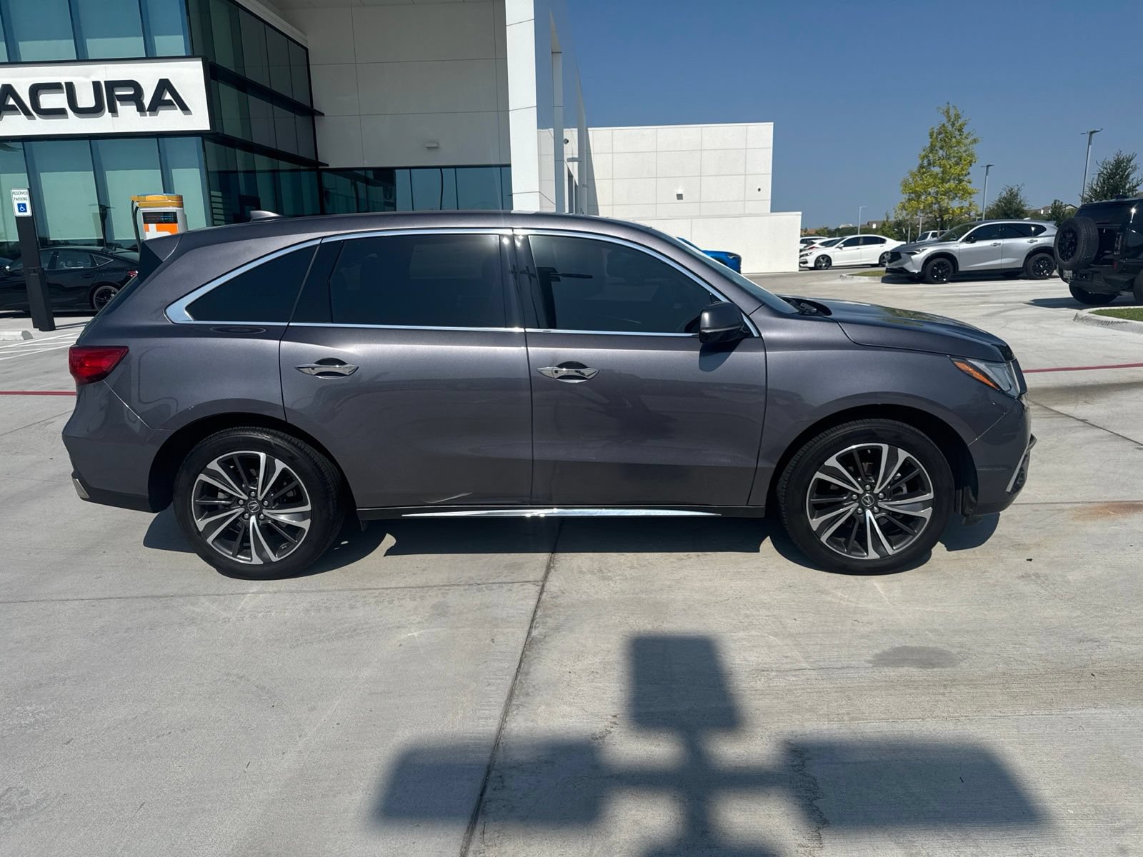Used 2020 Acura MDX SH-AWD w/ Technology Package image 2